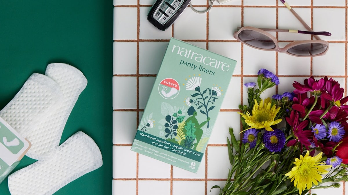 Natracare Curved Panty Liners Natural and organic cotton panty liners for sensitive skin. Curved liners designed to fit the natural shape of your body. Daily panty liners that are soft, absorbent and shaped for extraordinary everyday comfort. Certified commercially compostable to EN 13432 and ASTM D6400.